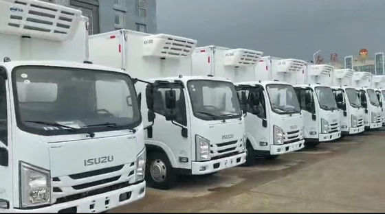 93KW 125HP イスズウ 冷蔵バン ディーゼル 4×2 イスズウ フリーザー トラック