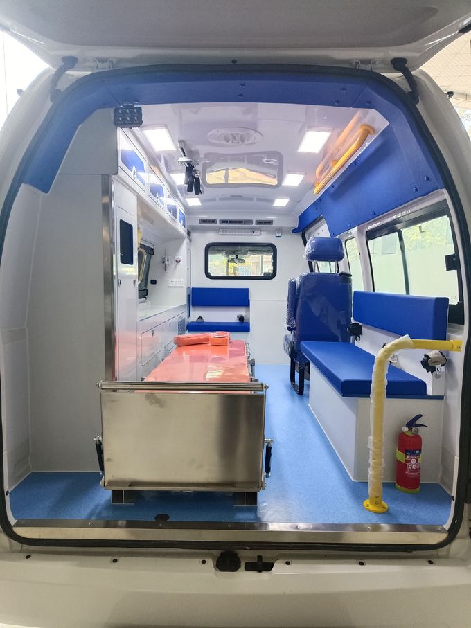 福建医療救急車 4×2 8人座 ガソリン 後部ドライブ 6