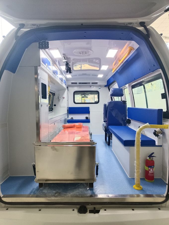 福建医療救急車 4×2 8人座 ガソリン 後部ドライブ 5
