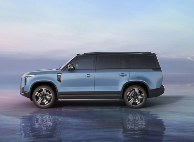 プラグイン 走行距離拡大 ハイブリッド 自動車 大型SUV 四輪駆動 4