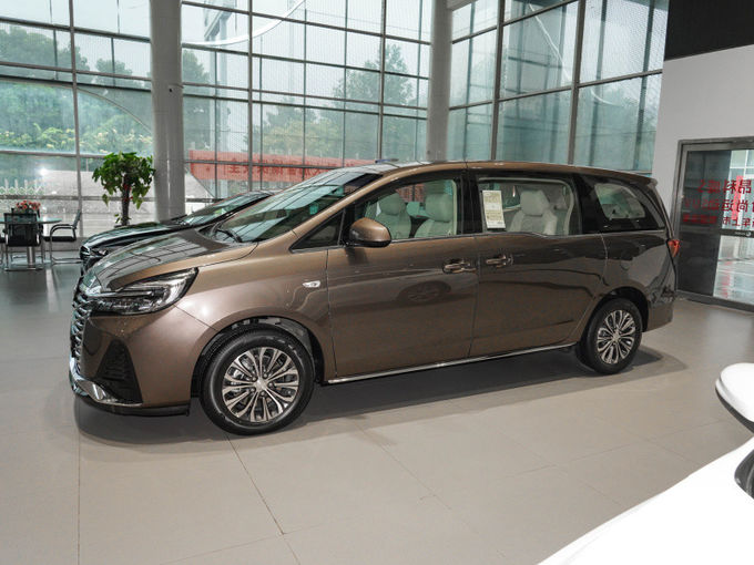 ビュイックミニバン MPV 7人座 ビジネスレセプション 家族旅行 1