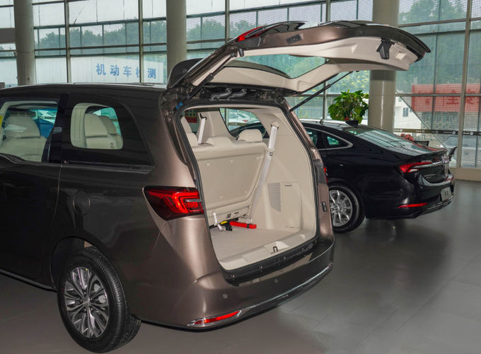 ビュイックミニバン MPV 7人座 ビジネスレセプション 家族旅行 3