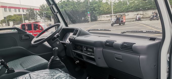 イスズウ 双列5人乗りの貨物車 2WD 後部駆動 4×2 ディーゼル マニュアルトランスミッション 5