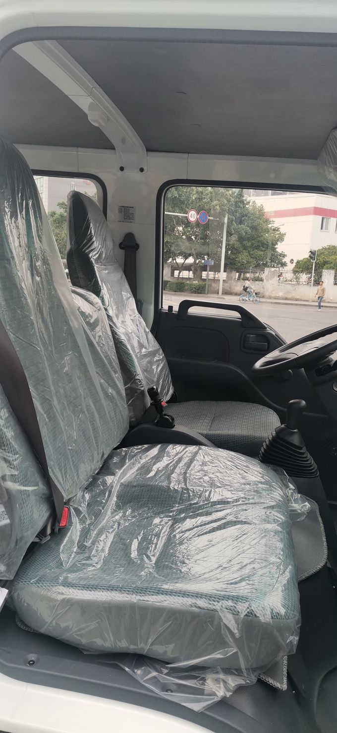 イスズウ 双列5人乗りの貨物車 2WD 後部駆動 4×2 ディーゼル マニュアルトランスミッション 6
