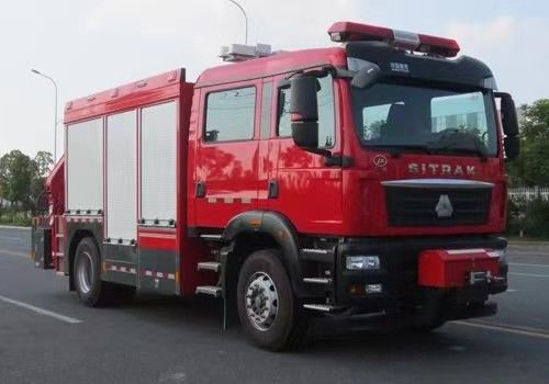 SINOTRUK 緊急救援消防車 ディーゼル 後部駆動 6 座 4×2 マニュアルトランスミッション 1