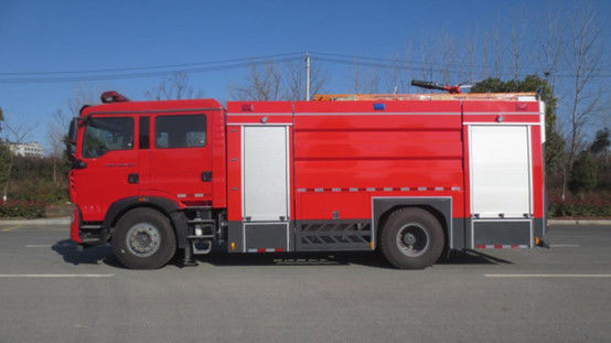 SINOTRUK 8000リットルの水タンク 消防車 6人座 後部駆動ディーゼル 4×2 マニュアルトランスミッション 1