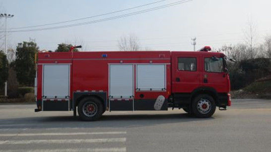 ドンフェン8200リットルの水タンク消防車 2WD後駆動ディーゼル6人乗り 4×2 マニュアルトランスミッション 1