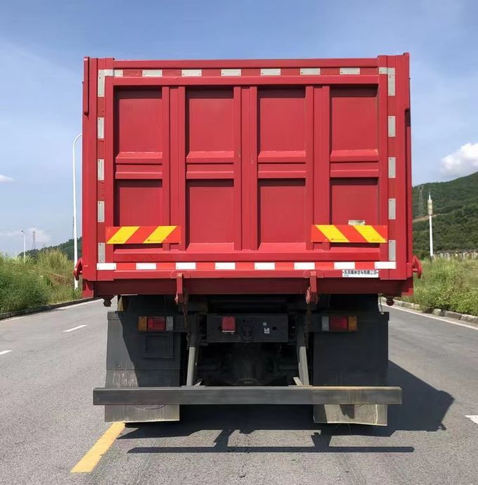 3軸ディーゼル 3人乗り ダンプ貨物トラック 後ろ駆動 6×4 手動トランスミッション 1